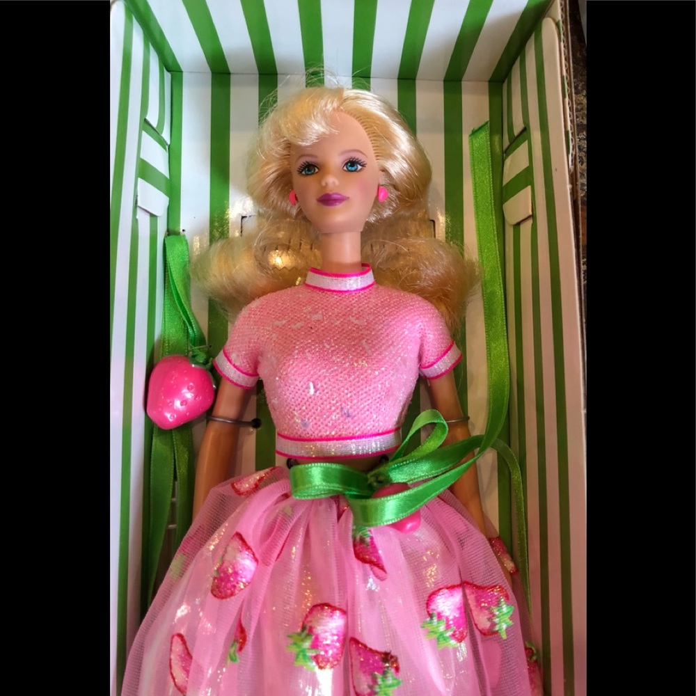 Strawberry Barbie for Avon 1998 firm price or bundle